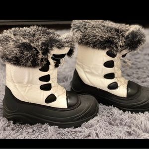 Snow boots and Ski glasses